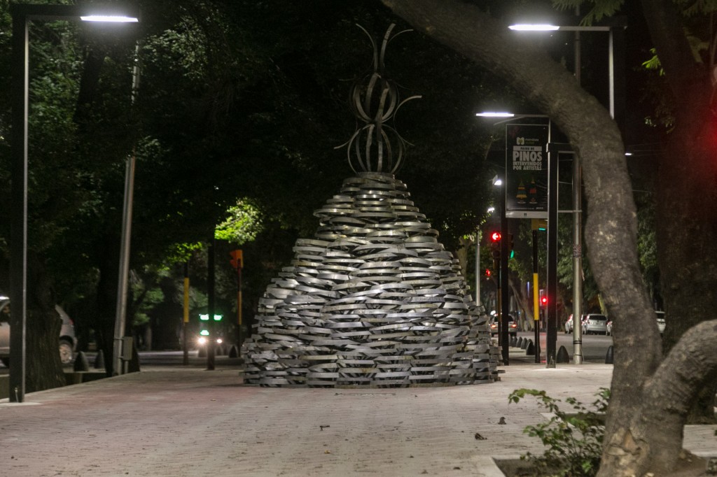 Pino navideño. Paseo Pedro Molina 3